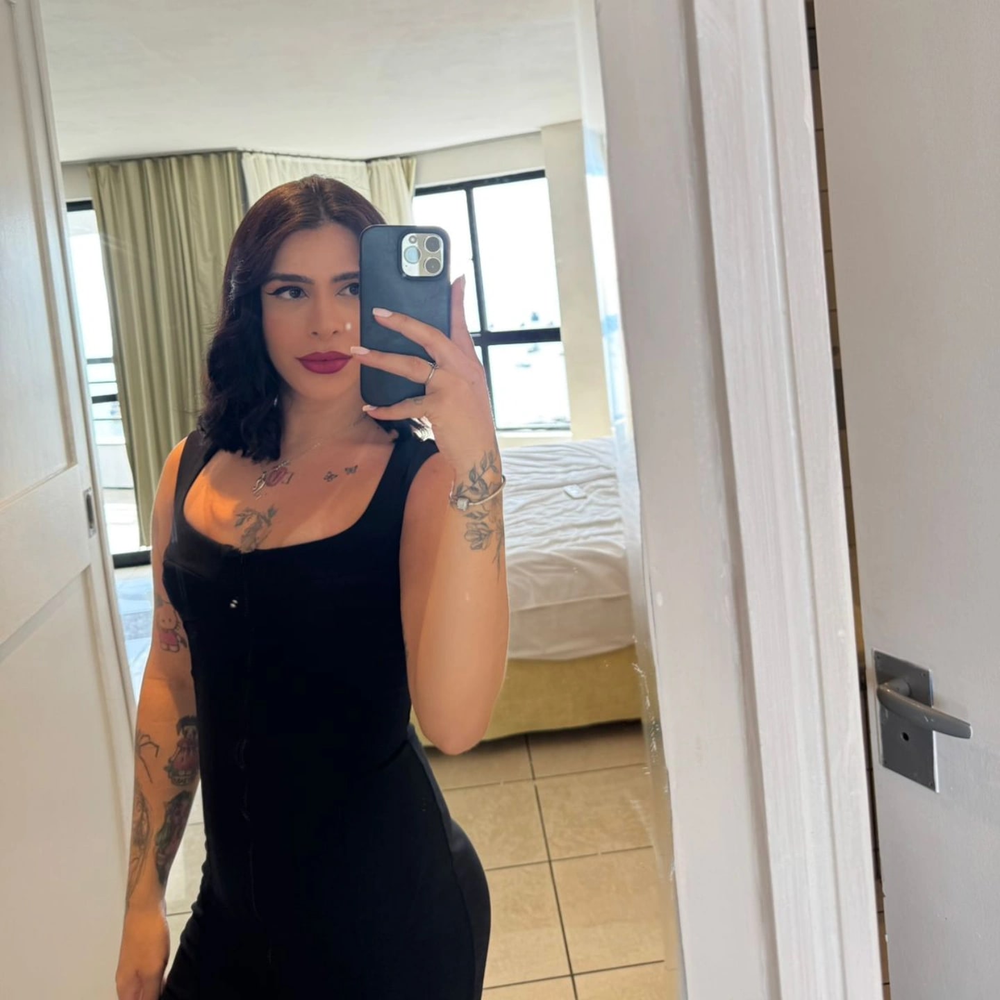 Linyshemale - Photo 1